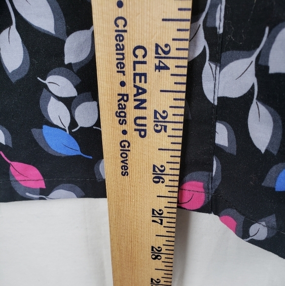 Lot of 4 Scrub Pieces 2 Tops and 2 pair of Black Pants Sz XL - Picture 11 of 11